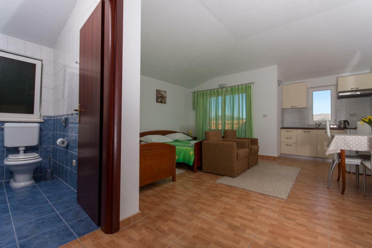 Apartments Fumija โตรกีร์ ภายนอก รูปภาพ