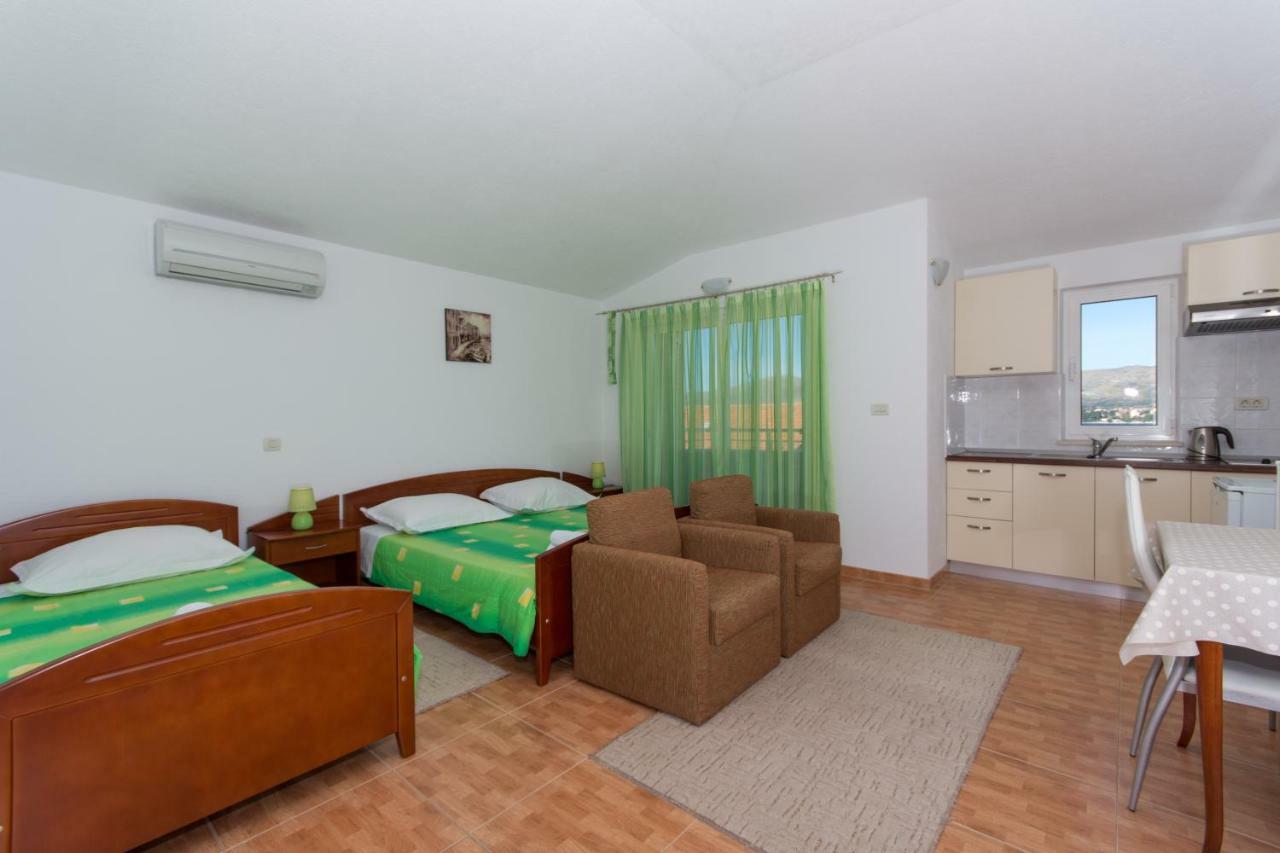 Apartments Fumija โตรกีร์ ภายนอก รูปภาพ